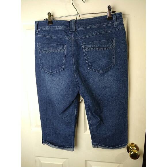 Gloria Vanderbilt Blue Denim Cuff Tab Pocket Capri Jeans. Size 8 - Picture 9 of 9